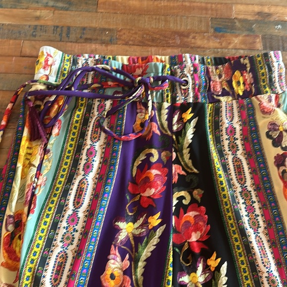 Beautiful jersey Etro printed pant with elastic waist and drawstring,Gently used - Picture 2 of 4